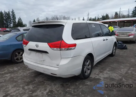 2012 Toyota Sienna Base 7 Passenger z USA, uszkodzony, nr VIN 5TDKA3DC1CS015992